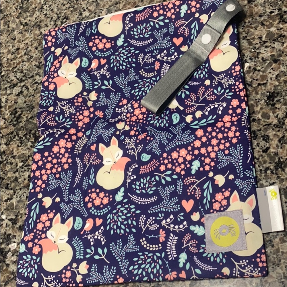 New without tags itzy ritzy water resistant bag
